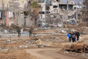 العدو يجبر الفلسطينيين إخلاء أجزاء واسعة من الأحياء الشرقية لخان يونس