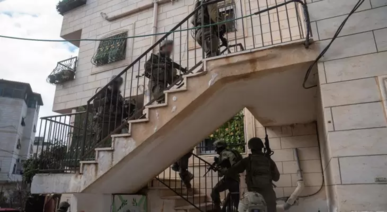 العدو الإسرائيلي يشن حملة اعتقالات ومداهمات في الضفة الغربية