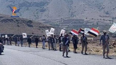 صنعاء .. مسير راجل ووقفة تضامنية بسنحان بمرور عامين لطوفان الأقصى