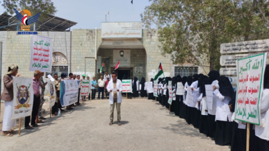 الحديدة.. وقفة لكوادر القطاع الصحي بالصليف تنديدا بجرائم القتل والحصار في غزة