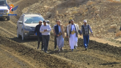 محافظ صعدة يطلّع على سير العمل في المرحلة الثانية من مشروع طريق دماج - آل سالم