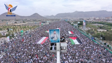 مسيرة كبرى بالعاصمة صنعاء تأكيدا على الثبات مع غزة رغم أنف العدو الأمريكي