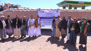 توزيع الدفعة الثامنة من مادة الإسمنت والديزل للمبادرات المجتمعية بمحافظة صنعاء