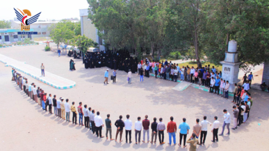 وقفات احتجاجية بجامعة الحديدة تنديداً بالجرائم الأمريكية الصهيونية ودعماً لفلسطين