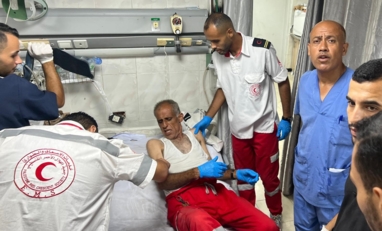 إصابة مسعف بنيران العدو الصهيوني خلال أداء واجبه الإنساني في مدينة غزة