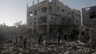 اليوم الـ460 للعدوان: شهداء وجرحى في قصف العدو مدينة غزة وخان يونس