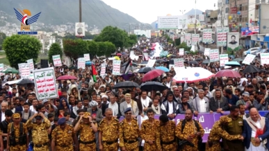 سبع مسيرات حاشدة بمأرب تحت شعار "ثابتون مع غزة.. ومتصدون لكل المؤامرات"