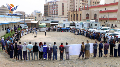 صنعاء.. وقفات تأييد وتفويض لقرارات قائد الثورة ومباركة بالإنجاز الأمني