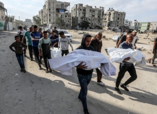 استشهاد 7 فلسطينيين وإصابة العشرات باستهداف العدو منتظري المساعدات في خان يونس