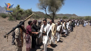 ​وزير المياه وقيادات من محافظة إب تزور المرابطين في جبهة الفاخر بالضالع