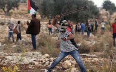 الفلسطينيون يحيون الذكرى الـ33 لاندلاع انتفاضتهم الأولى “انتفاضة الحجارة” الفلسطينيون يحيون الذكرى الـ33 لاندلاع انتفاضتهم الأولى “انتفاضة الحجارة”