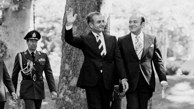 بريطانيا توصلت قبل 42 عاما إلى وصفة لإصلاح الأنظمة “المستبدة” قبل أن تسقطها ثورات شعبية – وثائق سرية بريطانيا توصلت قبل 42 عاما إلى وصفة لإصلاح الأنظمة “المستبدة” قبل أن تسقطها ثورات شعبية – وثائق سرية