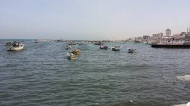 بحرية الاحتلال تطلق النار على مراكب الصيادين قبالة بحر غزة بحرية الاحتلال تطلق النار على مراكب الصيادين قبالة بحر غزة