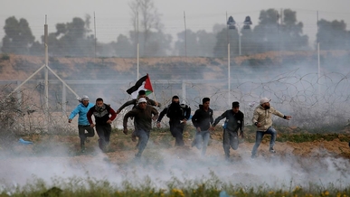 إصابة ثلاثة فلسطينيين برصاص الاحتلال ووفاة 16 آخرين بفيروس (كورونا) إصابة ثلاثة فلسطينيين برصاص الاحتلال ووفاة 16 آخرين بفيروس (كورونا)