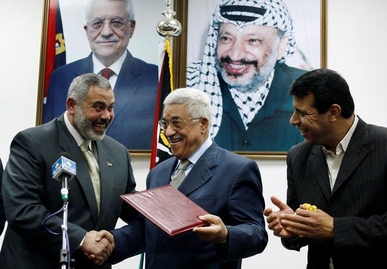 دحلان والبرغوثي مقابل أبومازن وهنية.. مؤشرات لحدوث مفاجأة بالانتخابات الفلسطينية، فهل يتم إلغاؤها؟ دحلان والبرغوثي مقابل أبومازن وهنية.. مؤشرات لحدوث مفاجأة بالانتخابات الفلسطينية، فهل يتم إلغاؤها؟