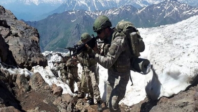 تركيا تشن عملية عسكرية جديدة في شمال العراق لملاحقة مسلحين أكراد تركيا تشن عملية عسكرية جديدة في شمال العراق لملاحقة مسلحين أكراد