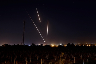 المقاومة الفلسطينية تطلق رشقة صاروخية من غزة صوب عسقلان
