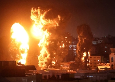 الاحتلال الاسرائيلي يواصل قصف قطاع غزة الاحتلال الاسرائيلي يواصل قصف قطاع غزة