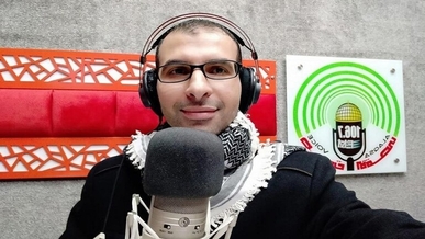 استشهاد مذيع فلسطيني جراء استهداف منزله في غزة من قبل طيران الاحتلال الإسرائيلي استشهاد مذيع فلسطيني جراء استهداف منزله في غزة من قبل طيران الاحتلال الإسرائيلي