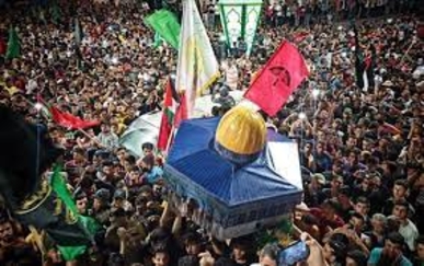الاحتفالات والأفراح تعم أرجاء فلسطين بالنصر الكبير على الكيان الصهيوني المحتل الاحتفالات والأفراح تعم أرجاء فلسطين بالنصر الكبير على الكيان الصهيوني المحتل
