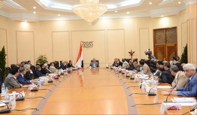 مجلس الوزراء يبارك عملية جيزان ويشيد بتفاعل اليمنيين مع الأشقاء في فلسطين مجلس الوزراء يبارك عملية جيزان ويشيد بتفاعل اليمنيين مع الأشقاء في فلسطين