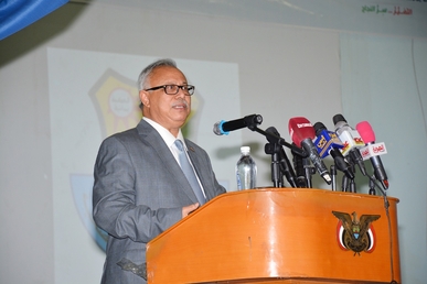 رئيس الوزراء يشارك في حفل إشهار إستراتيجية جامعة صنعاء وكلية الطب رئيس الوزراء يشارك في حفل إشهار إستراتيجية جامعة صنعاء وكلية الطب