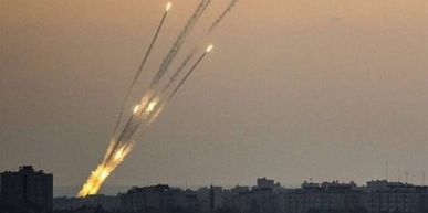 المقاومة الفلسطينية تمطر مستوطنات الاحتلال بالصواريخ.. و(القبة) تفشل باعتراضها المقاومة الفلسطينية تمطر مستوطنات الاحتلال بالصواريخ.. و(القبة) تفشل باعتراضها