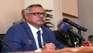 رئيس الوزراء يحيي القطاع الخاص على مبادرته في إنشاء بنك الدواء اليمني رئيس الوزراء يحيي القطاع الخاص على مبادرته في إنشاء بنك الدواء اليمني