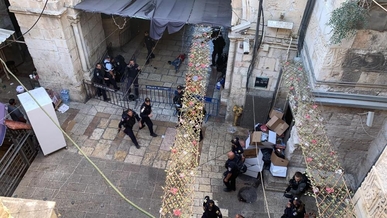 إصابة شرطيين “إسرائيليين” بعملية طعن قرب المسجد الأقصى إصابة شرطيين “إسرائيليين” بعملية طعن قرب المسجد الأقصى