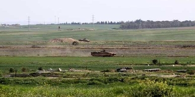 قوات الاحتلال تعتدي مجددا على الفلسطينيين في قطاع غزة قوات الاحتلال تعتدي مجددا على الفلسطينيين في قطاع غزة