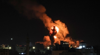 طائرات العدو الصهيوني تستهدف مواقع للمقاومة بقطاع غزة والأخيرة ترد