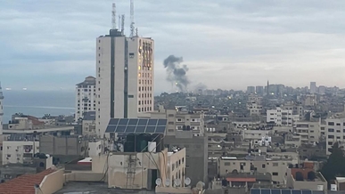 طائرات العدو الصهيوني تقصف موقعين في قطاع غزة