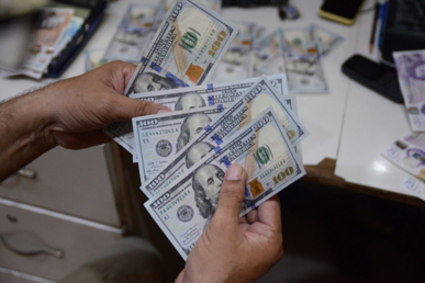 هل تستعد السعودية لانهيار هيمنة البترودولار والدولار الأمريكي؟