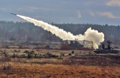الدفاع الروسية تعرض فيديو لإطلاق صاروخ “أوسا” في منطقة العمليات الخاصة