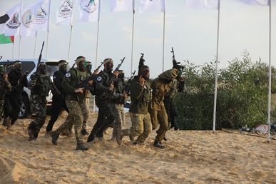 بدء مناورة “الركن الشديد 4” في غزة بإطلاق رشقة صاروخية تجاه البحر