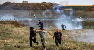 إصابة ثلاثة فلسطينيين جراء قمع صهيوني لمسيرة شرق قطاع غزة ونصب حاجز عسكري في الخليل