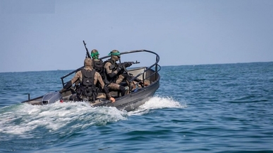 كتائب القسام تنشر مشاهد من اقتحام الكوماندوز البحري لقاعدة “زيكيم” العسكرية بحرا