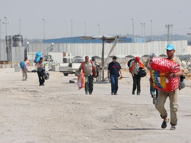 سلطات العدو الصهيوني تعتقل أربعة آلاف عامل من سكان غزة