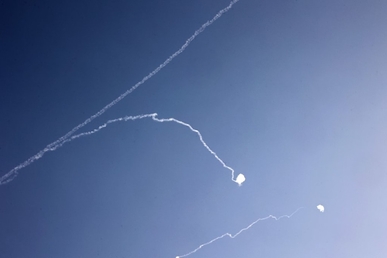 المقاومة الفلسطينية تواصل دك “تل أبيب” في إطار معركة “طوفان الأقصى”