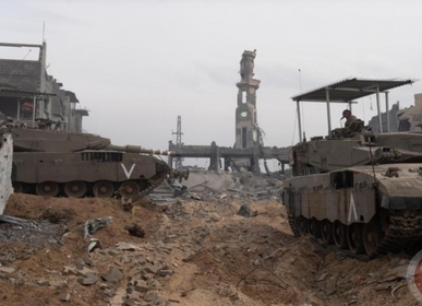  دبابات العدو تصل حي الكرامة وتسعى لقطع شمال غزة عن جنوبه