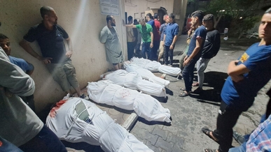 استشهاد سبعة فلسطينيين بقصف لطائرات العدوان الصهيوامريكي وسط مخيم جباليا