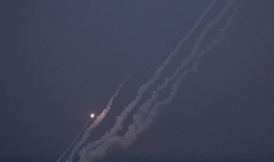 المقاومة الفلسطينية تواصل دك “تل أبيب” وتدمّر العديد من آليات العدو الصهيوني