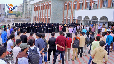  وقفة لموظفي المعهد الوطني وضرائب كبار المكلفين بالحديدة تضامنا مع فلسطين