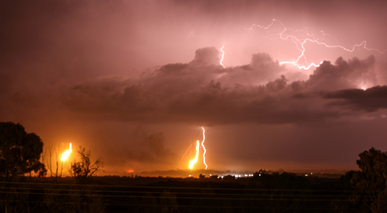 إعلام العدو: سماع دوي انفجارات وصفارات الإنذار في مدينة أم الرشراش “إيلات” المحتلة
