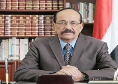 العيدروس يهنئ رئيس مجلس الدولة العماني بالعيد الوطني للسلطنة