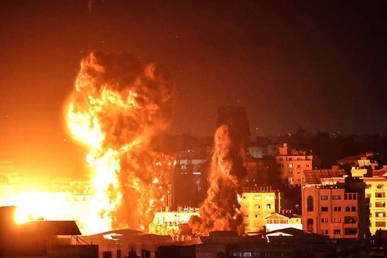 العدو الصهيوني يستهدف منازل ومدرسة في رفح والشجاعية وبيت لاهيا