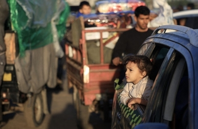 رغم تهديدات العدو بمنع الرجوع الى شمال غزة.. الفلسطينيون يعودون إلى بيت حانون شمالي القطاع