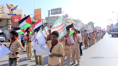 مسيرة كشفية بمديرية الميناء بالحديدة لنصرة الشعب الفلسطيني