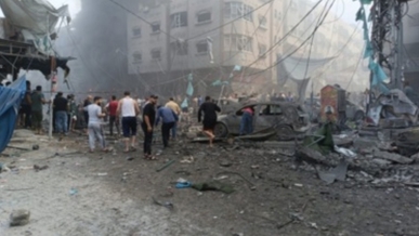 استشهاد 50 فلسطينيا على الأقل في قصف صهيوني لمدرستين تأويان نازحين في غزة