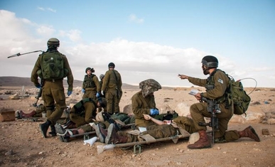 إصابة ضابط وسبعة من جنود العدو الصهيوني بإصابات خطيرة جنوب غزة